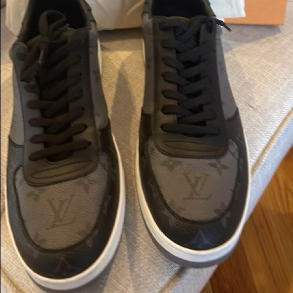 LOUIS VUITTON Rivoli Sneaker Monogram Eclipse - Picture 1 of 5